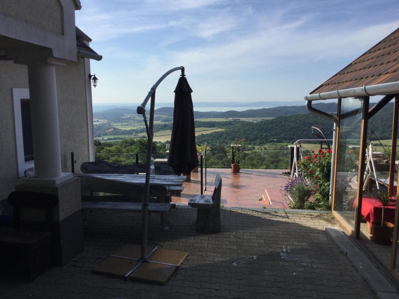 Borospince Vendeghaz Villa Pécsely Buitenkant foto