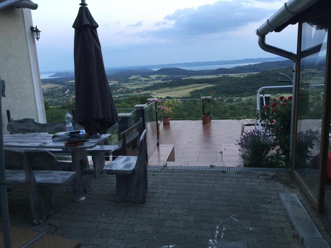 Borospince Vendeghaz Villa Pécsely Buitenkant foto